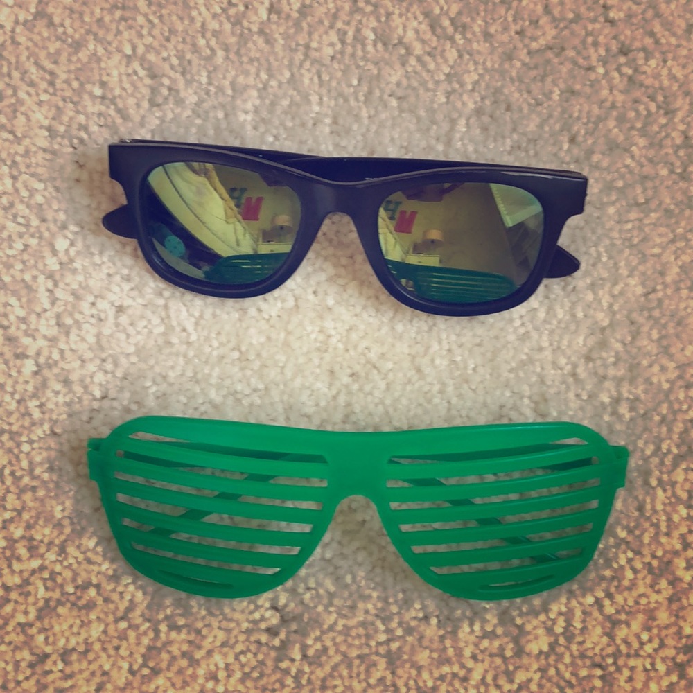 Black and green sunglasses, 2 for the price of 1